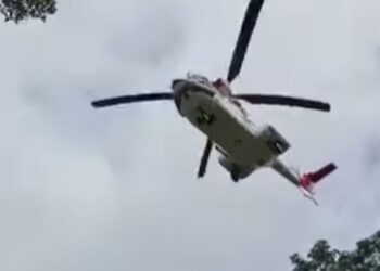 PENDUDUK di Banten ditimpa dahan pokok yang terputus akibat dilanggar helikopter.-INSTAGRAM