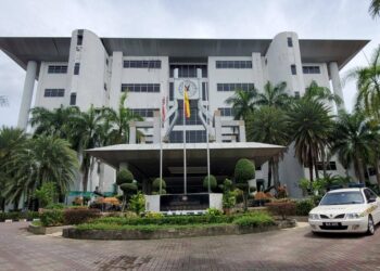 MAHKAMAH Tinggi Shah Alam menjatuhkan hukuman penjara tiga tahun dan denda RM2.34 juta terhadap Ibrahim Mat Amin selepas didapati bersalah atas tiga pertuduhan pilihan menerima rasuah hampir RM500,000, berhubung kuota beras SST, tujuh tahun lalu.