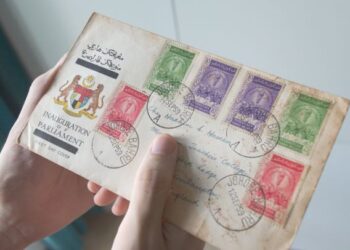 EJAAN lama tulisan Jawi boleh dilihat pada Sampul Surat Hari Pertama Penubuhan Parlimen (1959).