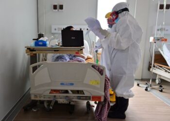 Hartal Doktor Kontrak saran Kementerian Kesihatan lakukan rombakan dalam kalangan petugas kesihatan senior bagi mengelak kes buli. - Gambar hiasan