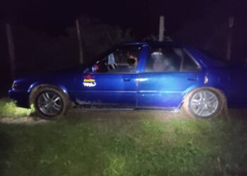 KERETA dipandu lelaki tempatan yang cuba menyeludup empat warga Thailand ditahan pihak berkuasa di pengkalan haram Guchil, Jeram Perdah, Rantau Panjang Khamis lalu.