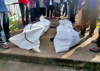 DUA mayat lelaki yang ditemukan lemas berdekatan Jeti Sungai Mados, Kampung Air Putih di Kota Tinggi, Johor.