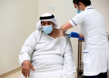 SEBANYAK dua juta dos vaksin sudah disuntik kepada individu yang layak di Arab Saudi.-AFP