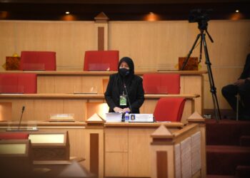 WAN Norashikin Wan Noordin ketika menjawab soalan lisan pada persidangan DUN Perak di Ipoh hari ini. - IHSAN URUSETIA DEWAN NEGERI PERAK