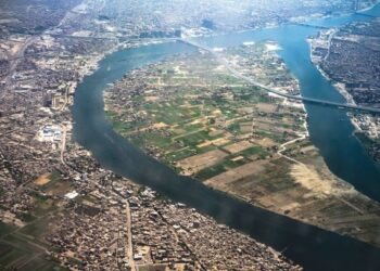PEMANDANGAN dari udara menunjukkan Sungai Nil di Pulau Warraq di pinggir Kaherah, Mesir. - AFP