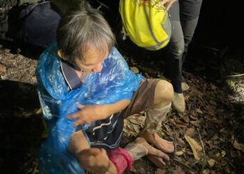 LEE Chin Chai, 56, yang sesat ketika mendaki berseorangan di Kawasan Pulai Hijauan, Skudai ditemukan selepas hilang selama hampir dua hari.