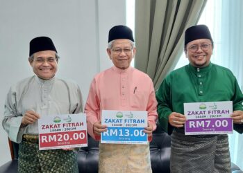 AHMAD ZAKIYUDDIN Abdul Rahman (tengah) pada sidang akhbar selepas Majlis Pentauliahan Amil Zakat Fitrah & Sumbangan Ihya Ramadan Negeri Pulau Pinang Bagi Tahun 1444H/2023M di Tasek Gelugor, hari ini.