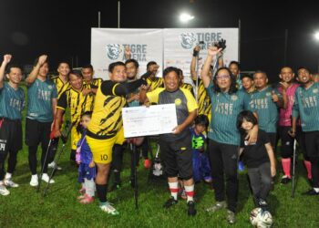 MAFA yang diwakili Fakri Raimi menerima sumbangan sebanyak RM3,000 daripada Tiger Sporting Empire semalam.