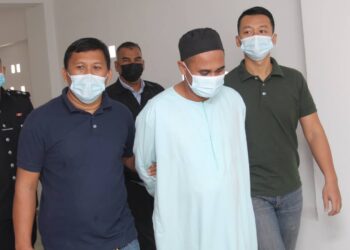 Ustaz Budak atau Syamsul Zaman Sukri dibawa ke Mahkamah Sesyen Kota Bharu, Kelantan.