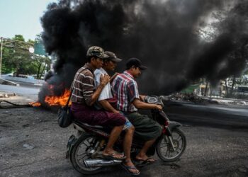 PROTES di Myanmar semakin memuncak apabila jumlah kematian mencecah angka 550 orang dengan 46 daripadanya adalah kanak-kanak. -AFP