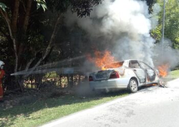 Keeta Waja yang terbakar dalam kejadian di Desaru, Bandar Penawar, Johor pada 12 September 2020.