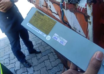 SISA buangan elektrik dan elektronik yang diimport dari Sepanyol dan Filipina  secara haram menggunakan dua buah kontena ditahan JAS di Pelabuhan Pulau Pinang semalam.