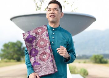 ELMY yang cukup meminati lagu Melayu Klasik pernah hadir dengan sebuah album bertajuk Nostalgia Elmy Rahman beberapa tahun lalu.