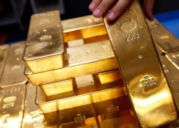 KEJATUHAN nilai dolar AS telah mengukuhkan harga emas di pasaran global. – AGENSI