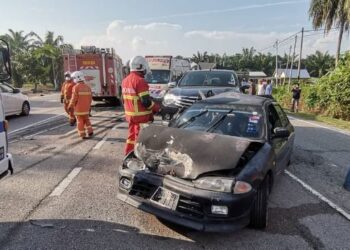 SEBUAH Proton Wira dan Toyota Hilux terlibat dalam kemalangan bersama sebuah Proton Gen 2 dan lori di Jalan Klang - Kuala Selangor dekat Sungai Sembilang, Jeram di Kuala Selangor, Selangor, pagi tadi.