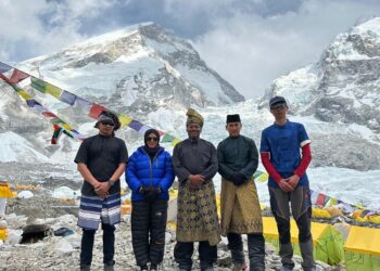 PENDAKI ME2023 (dari kanan),
 Ling Yang, Awang Askandar, Azim, Ayu dan Hawari menyambut Aidilfitri di EBC. - GAMBAR IHSAN ME 2023

Foto ihsan ME2023.