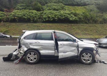 KEADAAN kenderaan dipandu Norolazali Sulaiman selepas terbabas di Kilometer 49.6 Lebuh Raya Kuala Lumpur-Karak di Bentong, Pahang.