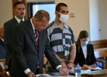 HADI Matar ketika tiba di mahkamah bagi menjalani perbicaraan di Mayville, New York. - AFP
