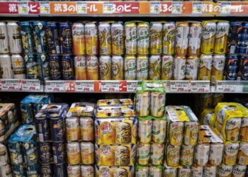 INDUSTRI minuman keras di Jepun ketika ini mengalami kemerosotan berikutan pandemik Covid-19. - AFP