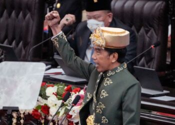 JOKO Widodo mahu mengutamakan pembangunan ekonomi berbanding politik di Indonesia ketika ini. - AFP