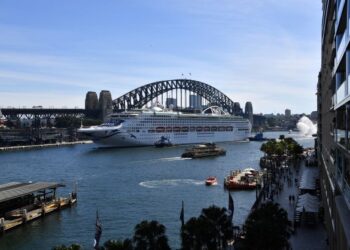 AUSTRALIA berdepan kekurangan tenaga kerja dalam pelbagai sektor akibat pandemik Covid-19. - AFP