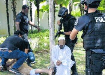 SEJAK 2016, seramai 400 orang telah ditahan di bawah Akta Kesalahan Keselamatan (Langkah-Langkah Khas) 2012 kerana terbabit dengan kumpulan pengganas.