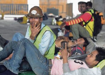 RUNGUTAN majikan mengenai kekurangan pekerja seolah-olah mengakui telahan bahawa kita sebenarnya terlalu bergantung harap kepada buruh asing.