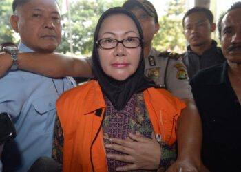 RATU Atut Chosiyah dihukum penjara empat tahun selepas didapati melakukan rasuah pada September, 2014. - AFP