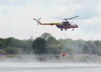 HELIKOPTER bomba mempunyai banyak kelebihan termasuk tidak terperangkap dalam kesesakan jalan raya.