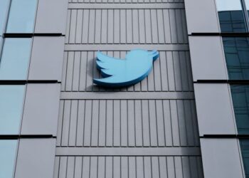 TWITTER memanggil semula pekerja yang diberhentikan bagi membantu membangunkan ciri baharu platform media syarikat itu.-AFP