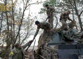 TENTERA Ukraine membuat persiapan menghadapi serangan Russia di Kherson pada 28 Oktober lalu. - AFP