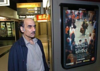 MEHRAN Karimi Nasseri mula menetap di lapangan terbang Charles de Gaulle pada 1988. - AFP