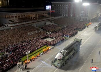 PELURU berpandu balistik antara benua, Hwasong-17 disifatkan Pyongyang sebagai senjata nuklear terkuat dunia. - AFP