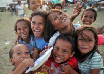 KANAK-KANAK di Filipina semakin terdedah dengan trend eksploitasi seks yang membimbangkan. - AFP