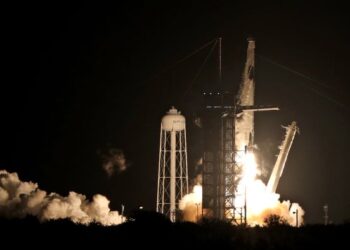ROKET SpaceX Falcon 9 berlepas dari Pusat Angkasa Kennedy di Florida, Amerika Syarikat. - AFP