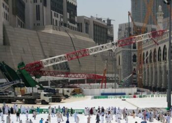 KEADAAN kren runtuh di Masjidilharam yang meragut 110 nyawa dan 210 cedera pada September 2015. - AFP