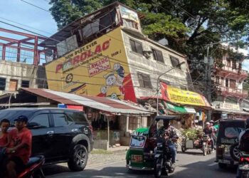 SEBUAH bangunan musnah akibat gempa bumi kuat yang melanda wilayah Abra, Filipina kelmarin. - AFP