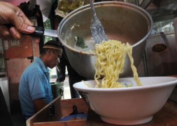 MI segera menjadi pilihan pelbagai lapisan masyarakat dalam rutin makanan harian. - AFP