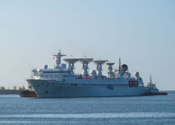KAPAL penyelidik China, Yuan Wang 5 tiba di Pelabuhan Hambantota di Sri Lanka. - AFP