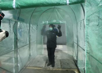 SISTEM sanitasi mudah alih yang dipasang di Ibu Pejabat Polis Kontinjen (IPK) Perlis pada 2020. – FACEBOOK UNIMAP