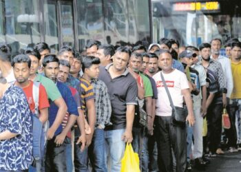 WARGA asing berhimpun beramai-ramai di Kuala Lumpur ketika cuti umum adalah situasi lumrah.