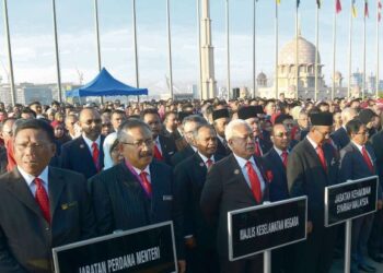 RAMAI  penjawat awam yang mengekalkan prestasi kerja sebanyak 85 peratus dan ke atas tetapi tidak  diambil kira dalam markah peperiksaan secara dalam talian.