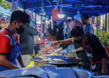 PERMIT tidak akan diluluskan kepada peniaga bazar Ramadan  yang gagal mendapatkan vaksin tifoid. – GAMBAR HIASAN/AFIQ RAZALI