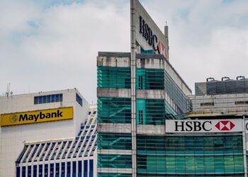 TERDAPAT cadangan institusi perbankan tempatan bergabung bagi membolehkannya bersaing dengan bank digital.
– GAMBAR HIASAN/AMIR KHALID