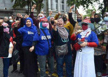 SEPERTI yang dijangka, keputusan Mahkamah Persekutuan membabitkan kes Datuk Seri Najib Tun Razak menerima pelbagai reaksi daripada penyokong beliau. – GAMBAR HIASAN/AFP