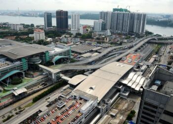 KOMPLEKS Imigresen, Kastam dan Kuarantin (CIQ) Bangunan Sultan Iskandar yang uzur perlu segera dibaik pulih. – UTUSAN/RAJA JAAFAR ALI