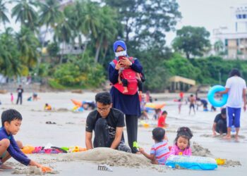 AMALKAN pemakaian pelitup muka ketika mengunjungi kawasan peranginan pada musim cuti sekolah. – GAMBAR HIASAN/MOHD. SHAHJEHAN MAAMIN