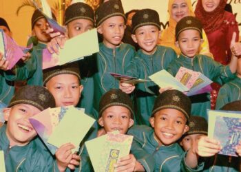 IBU bapa serta golongan lebih tua wajar menerapkan kembali matlamat utama aktiviti ziarah-menziarahi iaitu untuk mengeratkan silaturahim dan bukan menjadi agenda untuk mengutip duit raya semata-mata. - GAMBAR HIASAN