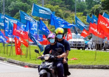 SISTEM undi popular tidak terpakai di Malaysia, sebaliknya parti pertama meraih majoriti mudah akan diisytihar pemenang. – UTUSAN/FARIZ RUSADIO
