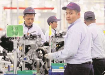 KENAIKAN gaji harus diimbangi dengan tahap produktiviti yang setimpal. – UTUSAN/ASWAD YAHYA